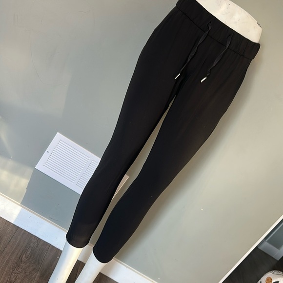 lululemon athletica Pants - Lululemon on the fly pants size 4
